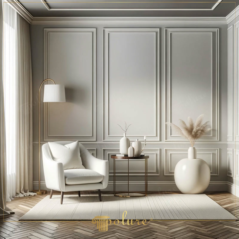 Açık gri duvar çıtalama uygulaması yapılmış modern salon, beyaz koltuk, yuvarlak yan sehpa ve balıksırtı parke zemini.