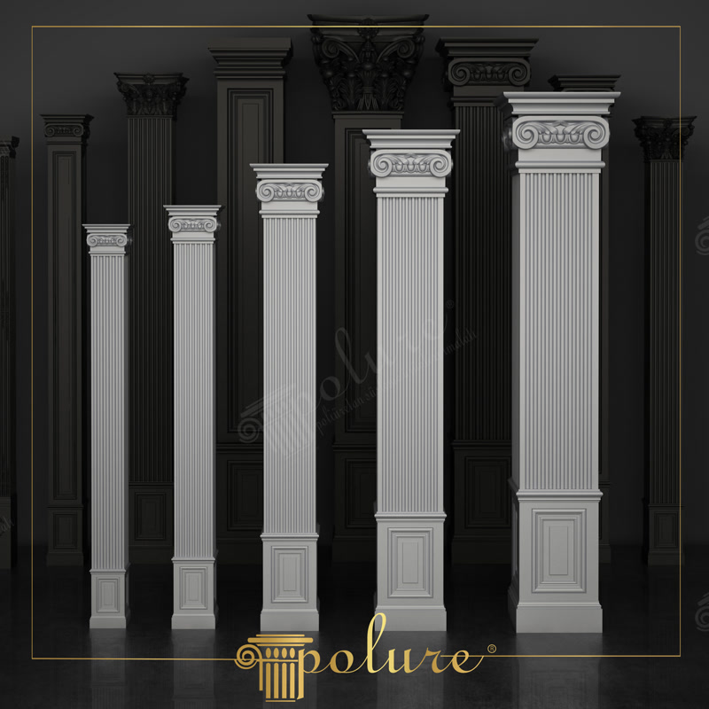 Karanlık bir arka planda yan yana dizilmiş, farklı genişliklerde beyaz yivli poliüretan pilaster sütun modelleri ve başlıkları.