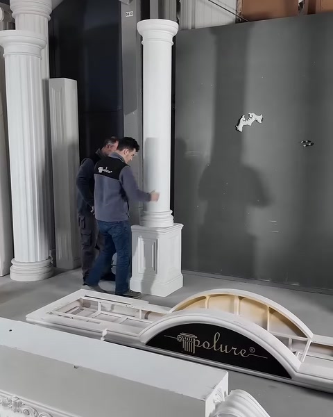 Kare sütun kaidesi, uzun gövdenin altına hizalanıyor.