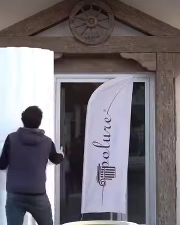 Uzun yivli gövde parçası cephe önünde dik tutuluyor