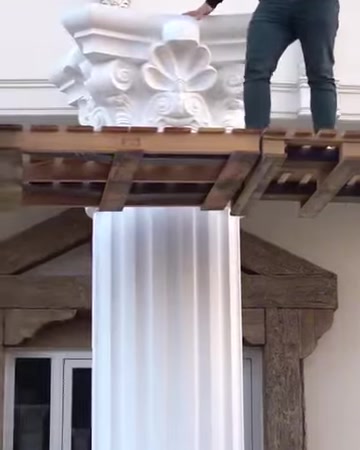 Usta süslü başlığın sütun üzerindeki konumunu ayarlıyor