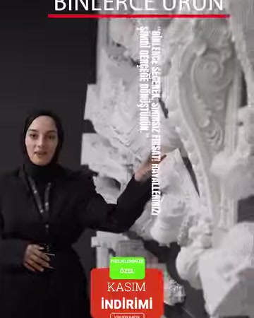 Beyaz kabartmalı motif ve süsleme parçalarının detaylı görünümü