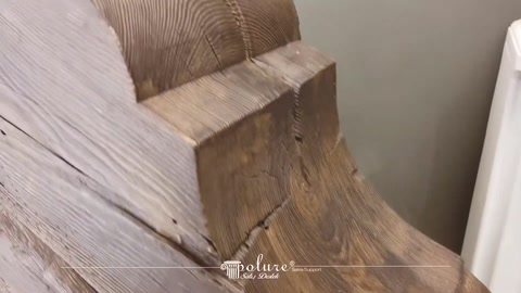 Oyuklu kütük uçlarında katmanlı birleşim biçimi yakından görülüyor