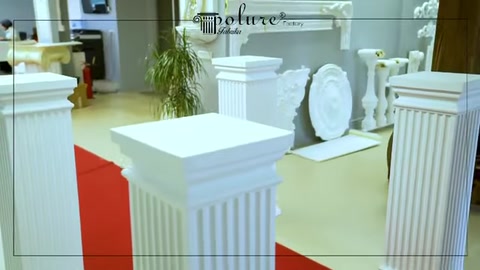 Düz beyaz sehpa sütunu ile yivli sütunun karşılaştırmalı teşhiri