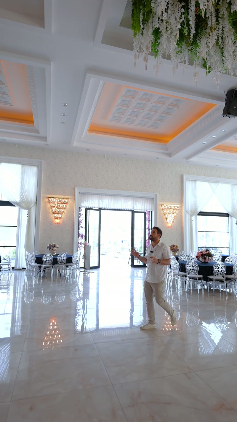 Düğün Salonu Tavan Dekorasyonu: Kartonpiyer, Avize ve Altın Detaylar