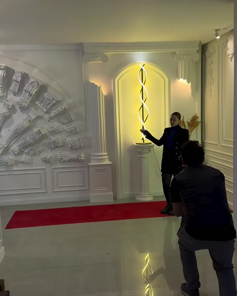 Aydınlatmalı niş, sütunlar ve profil koleksiyonu tanıtılıyor