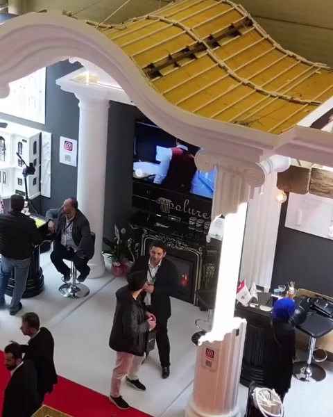 Klasik Sütunlu Fuar Tasarımı ile Zarif Mekânlar — 0:08