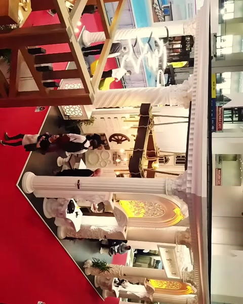 Fuar standında farklı sütun, kemer ve duvar süsü uygulamaları