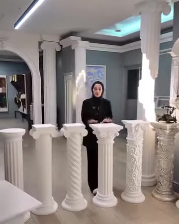 Klasik ve modern sütun sehpalar geniş açıyla sergileniyor