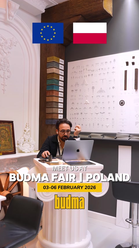Ürün numuneleri ve proje panosu bulunan görüşme alanı