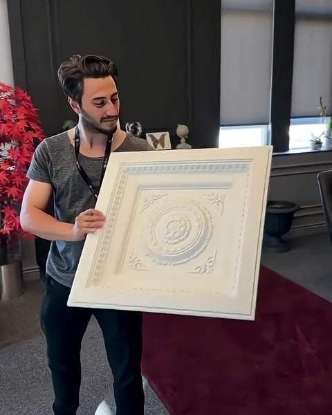 Kare Kaset Kubbe ve Geometrik Tavan Panelleriyle Klasik Mimariyi Modern Alanlara Taşıyan Poliüretan — 0:13