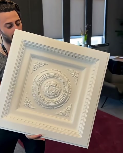 Kare Kaset Kubbe ve Geometrik Tavan Panelleriyle Klasik Mimariyi Modern Alanlara Taşıyan Poliüretan — 0:16