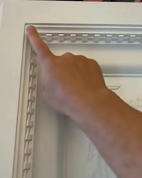 Kare Kaset Kubbe ve Geometrik Tavan Panelleriyle Klasik Mimariyi Modern Alanlara Taşıyan Poliüretan — 0:20