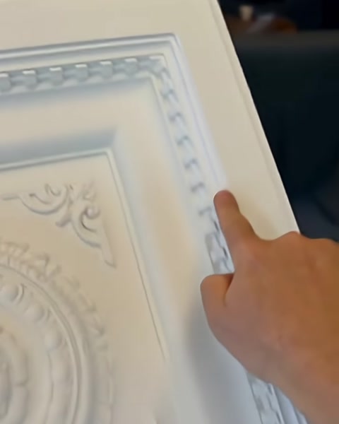 Kare Kaset Kubbe ve Geometrik Tavan Panelleriyle Klasik Mimariyi Modern Alanlara Taşıyan Poliüretan — 0:23