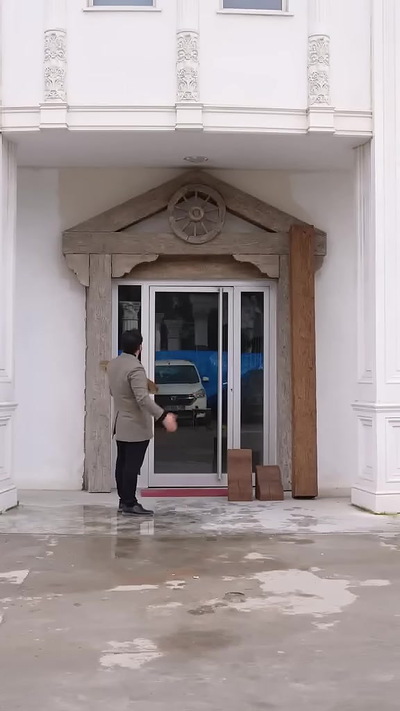 Poliüretan Kiriş ve Konsol Payanda Modelleriyle Rustik Giriş Tasarımı