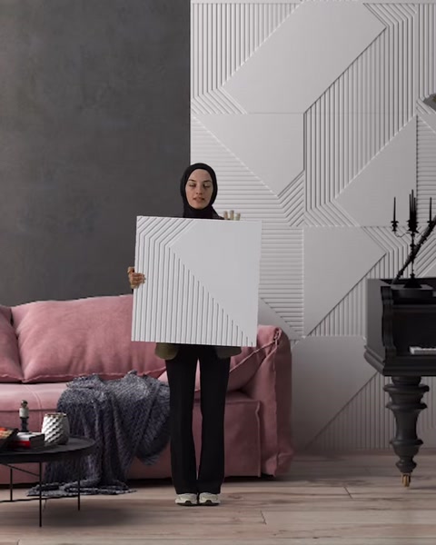 Desenli poliüretan panel, geometrik panellerle kaplı duvar önünde sergileniyor.