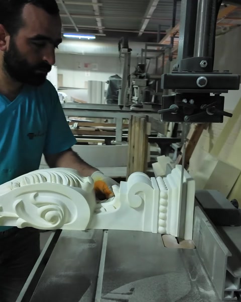 CNC tezgahında konsol figürü oyuluyor