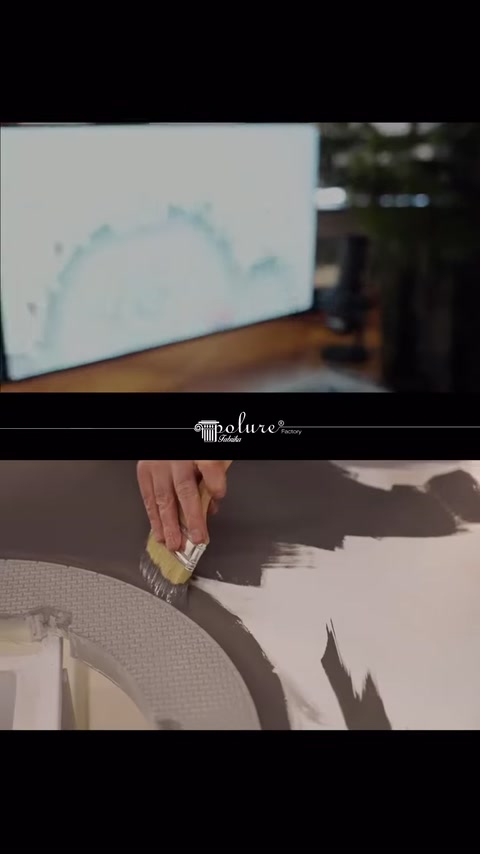 Kavisli maket zemini el aletiyle dikkatlice biçimlendiriliyor