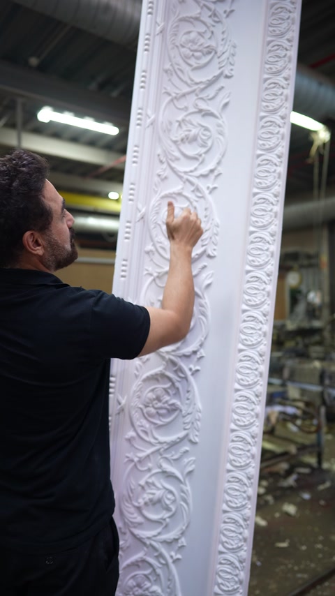 Desenli Kartonpiyer Kalıptan Çıkıyor | Poliüretan Kartonpiyer İmalatı