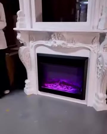 Mor ışıklı elektrikli hazne ve dekoratif yan süsler görülüyor