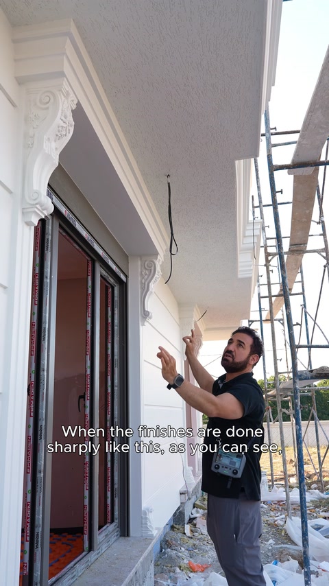 Pencere üst sövesi ile saçak altı birleşiminin görünümü