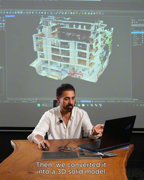 Masada dizüstü bilgisayarla 3D katı model üzerinde çalışılıyor