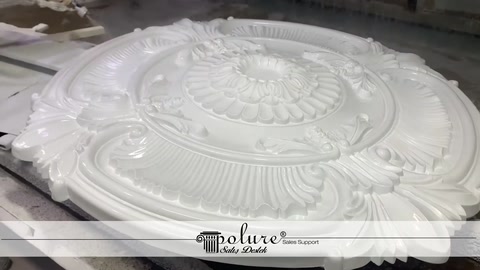 Yakından görülen çok katmanlı dekoratif tavan göbeği