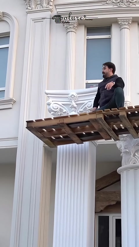 Usta farklı başlık ve sütun modellerini birlikte tanıtıyor