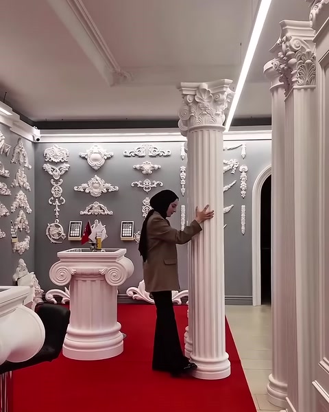 Korint başlıklı yivli sütunun gövde detayları gösteriliyor