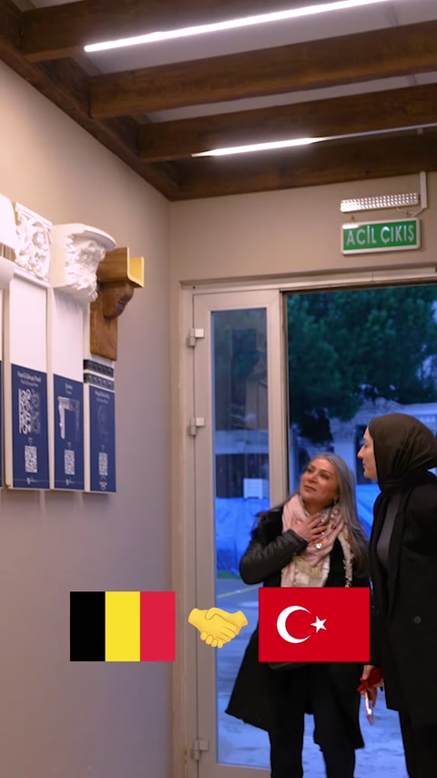 Giriş bölümünde poliüretan pilaster, başlık ve dekoratif kaplama örnekleri
