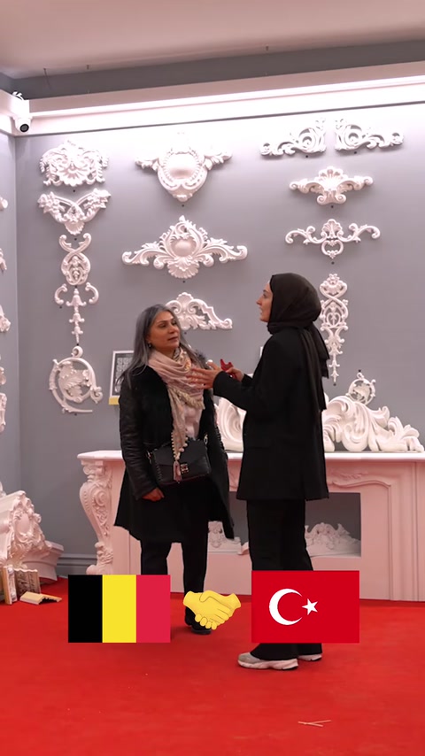 Dekoratif duvar süsleri ve çıtalar showroom bütününde inceleniyor