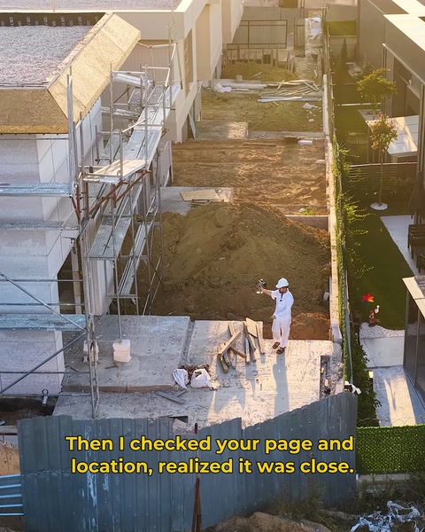 İskele kaplı villa çatısı havadan genel görünümde