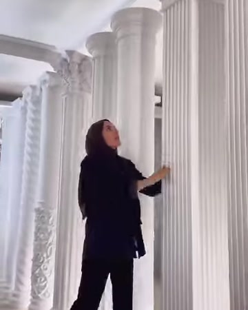 Yivli sütunlar ve bezemeli başlık çeşitleri birlikte sunuluyor
