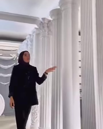 Düz ve yivli sütun modelleri showroom düzeninde karşılaştırılıyor