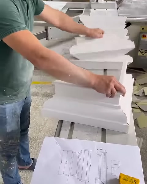 Birden fazla söve parçası dikdörtgen çerçeve düzeninde yerleştiriliyor.