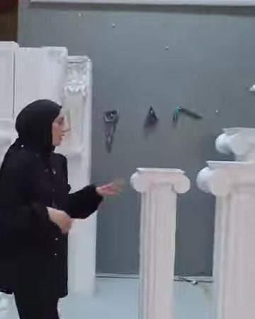 Sunucu, yan yana duran yivli sütun modellerini tanıtıyor